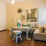 Summer House Collection - A Secluded Getaway Perissa (Santorini)