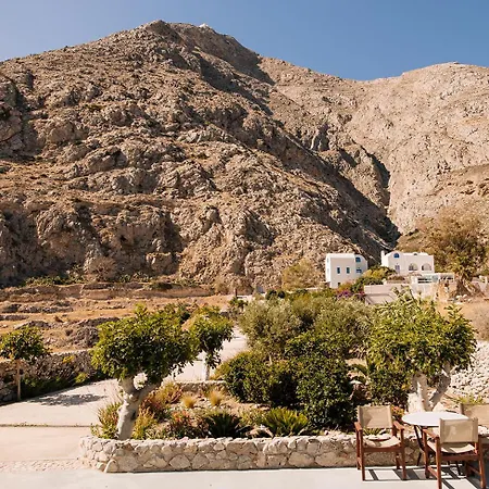 Summer House Collection - A Secluded Getaway Villa Perissa (Santorini)