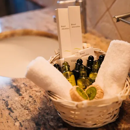 Summer House Collection - A Secluded Getaway Perissa (Santorini)