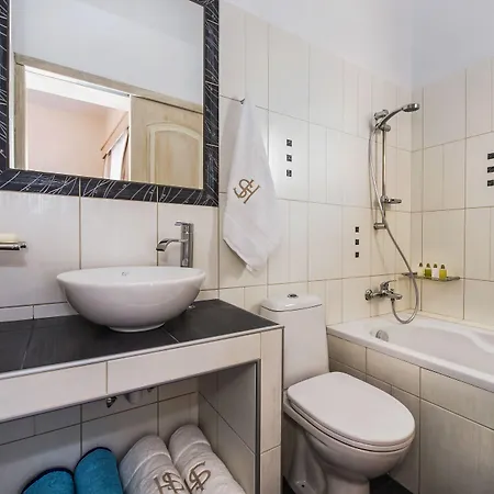 Summer House Collection - A Secluded Getaway Villa