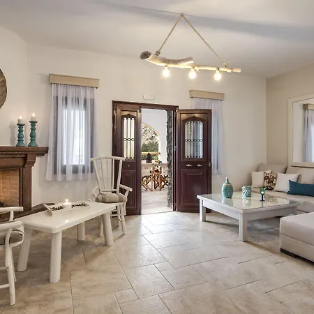 Summer House Collection - A Secluded Getaway Perissa (Santorini)