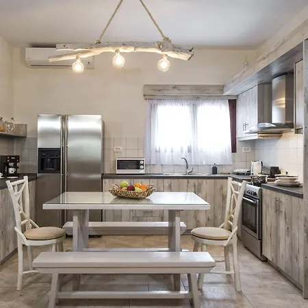 Summer House Collection - A Secluded Getaway Villa