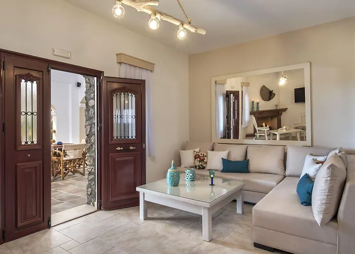 Villa Summer House Collection - A Secluded Getaway Perissa (Santorini)