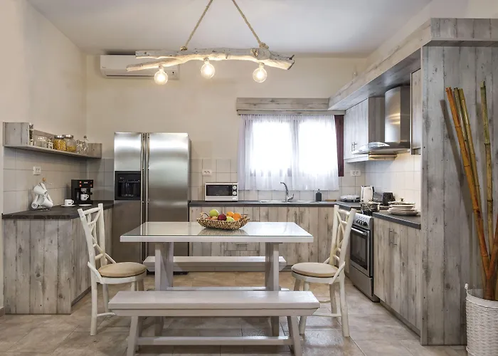 Summer House Collection - A Secluded Getaway Villa