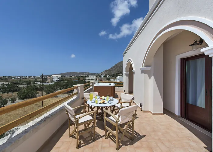 Summer House Collection - A Secluded Getaway Perissa (Santorini)