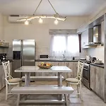 Summer House Collection - A Secluded Getaway Villa