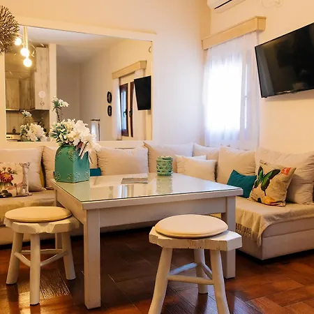 Summer House Collection - A Secluded Getaway Вилла