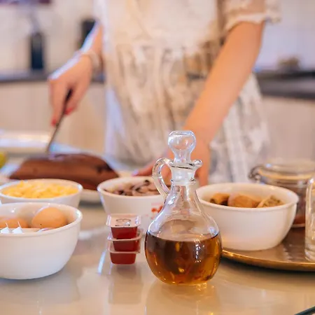 Summer House Collection - A Secluded Getaway Villa Perissa (Santorini)