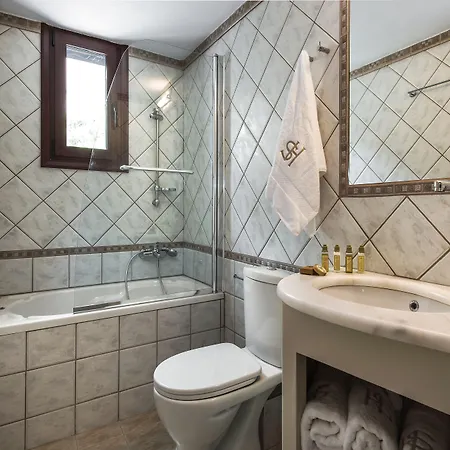 Summer House Collection - A Secluded Getaway Вилла