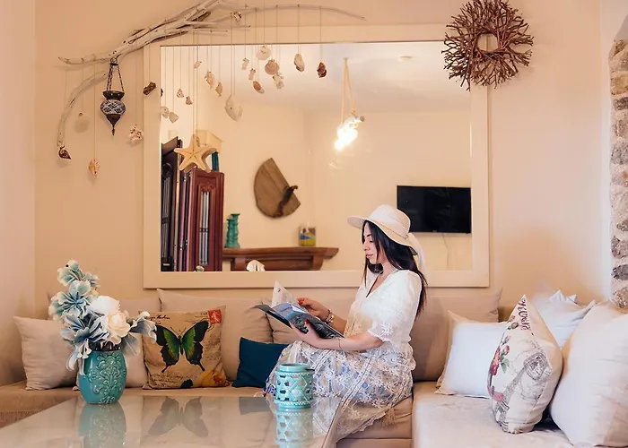 Villa Summer House Collection - A Secluded Getaway Perissa (Santorini)