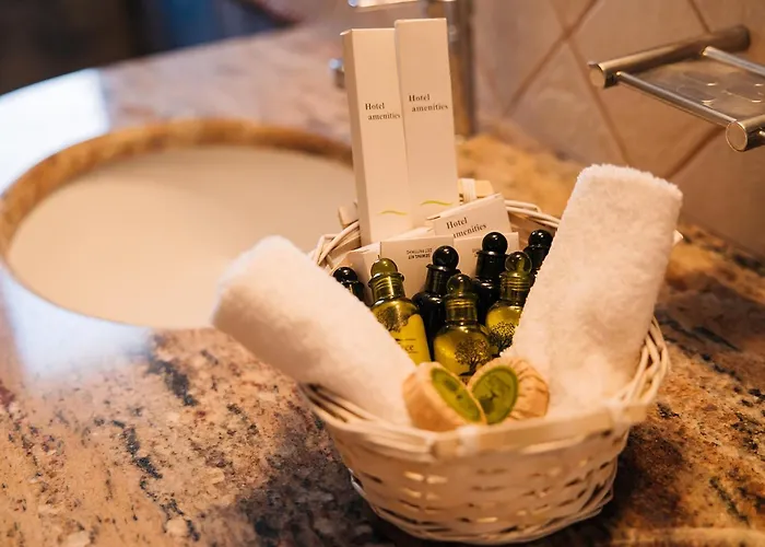 Summer House Collection - A Secluded Getaway Perissa (Santorini)