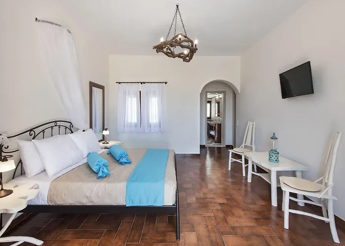 Summer House Collection - A Secluded Getaway Perissa (Santorini)