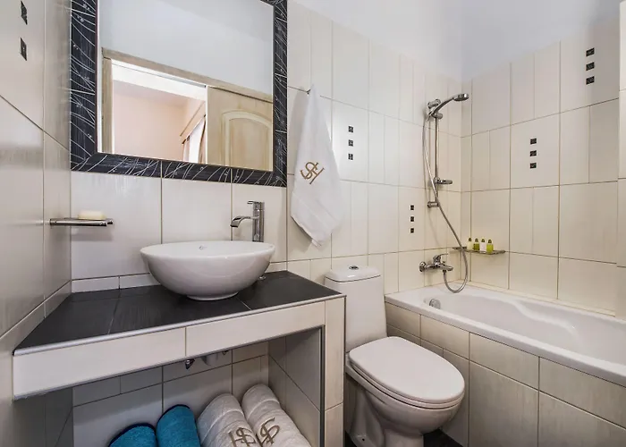 Summer House Collection - A Secluded Getaway Villa