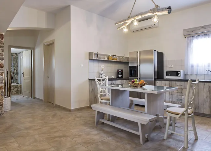 Villa Summer House Collection - A Secluded Getaway Perissa (Santorini)