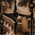 Summer House Collection - A Secluded Getaway Perissa (Santorini)