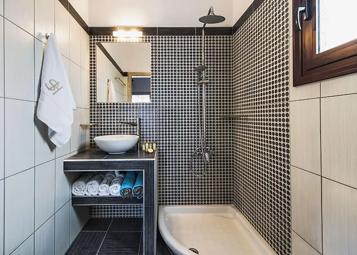 Willa Summer House Collection - A Secluded Getaway