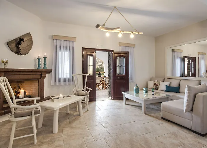 Summer House Collection - A Secluded Getaway Perissa (Santorini)