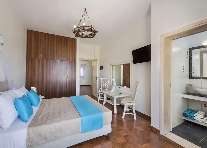 Summer House Collection - A Secluded Getaway Willa