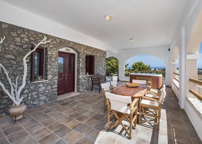 Willa Summer House Collection - A Secluded Getaway Perissa (Santorini)