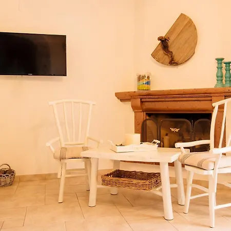 Willa Summer House Collection - A Secluded Getaway