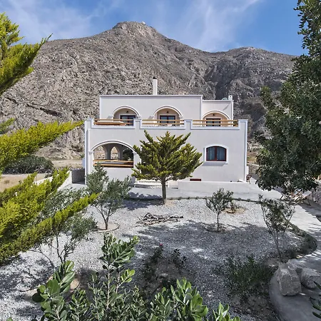 Summer House Collection - A Secluded Getaway Villa *