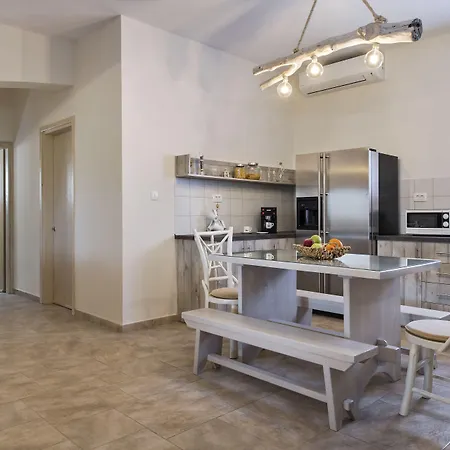 Willa Summer House Collection - A Secluded Getaway Perissa (Santorini)