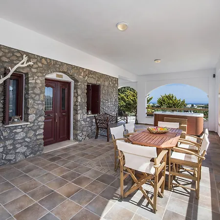 Willa Summer House Collection - A Secluded Getaway Perissa (Santorini)