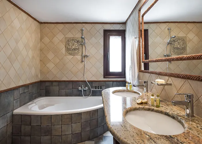 Summer House Collection - A Secluded Getaway Villa Perissa (Santorini)