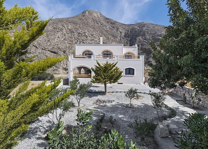 Summer House Collection - A Secluded Getaway Villa *