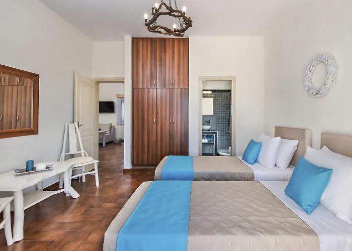 Summer House Collection - A Secluded Getaway Perissa (Santorini)